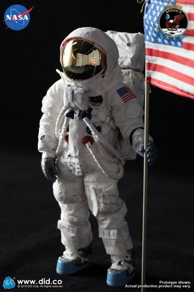 apollo-11-astronaut-Neil-Armstrong-flag