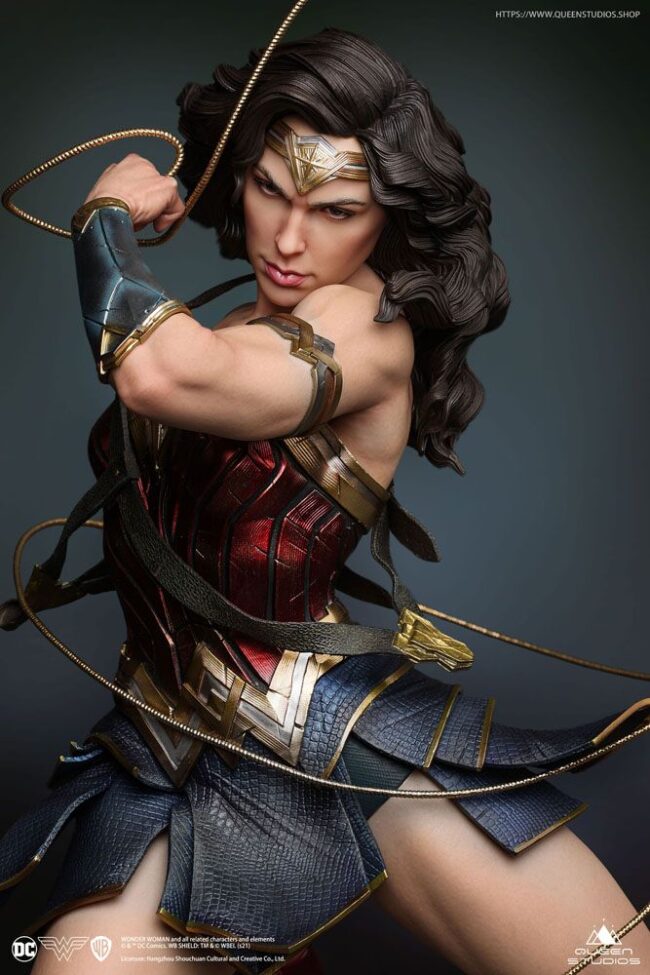 x_qs-ww-comic-statue_e