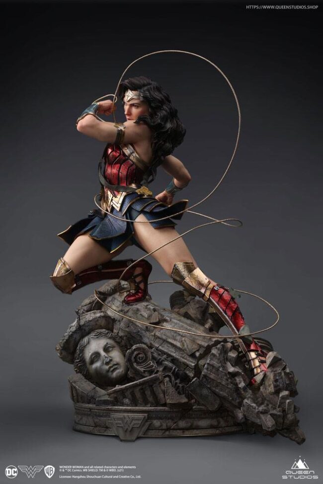 x_qs-ww-comic-statue_h