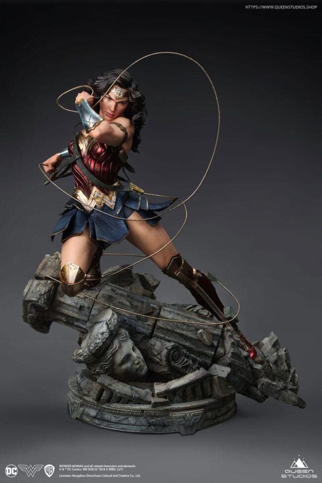 x_qs-ww-comic-statue_i