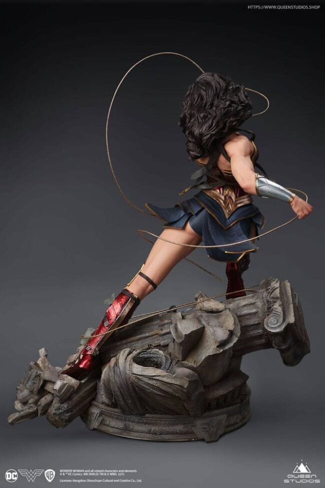 x_qs-ww-comic-statue_j