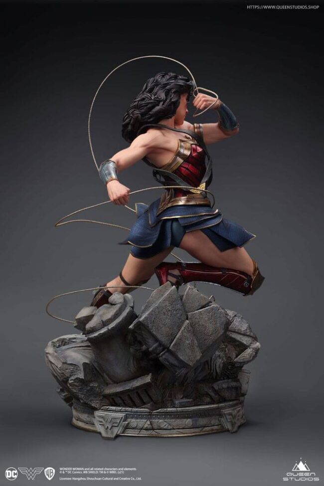 x_qs-ww-comic-statue_l