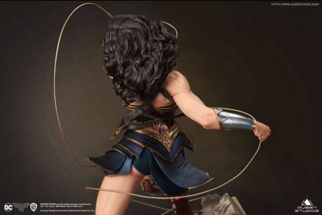 x_qs-ww-comic-statue_w