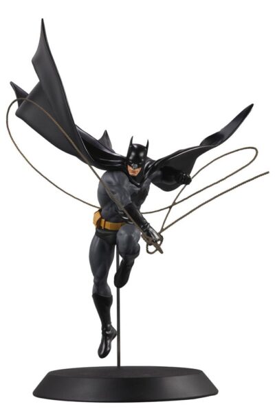 McFarlane Toys: DC Direct  Statue DC Designer Series Batman (by Dan Mora) 40 cm