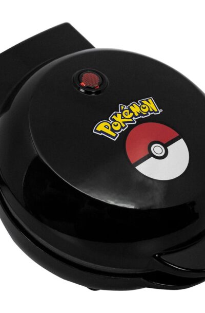 Uncanny Brands: Pokemon Waffeleisen Pokeball
