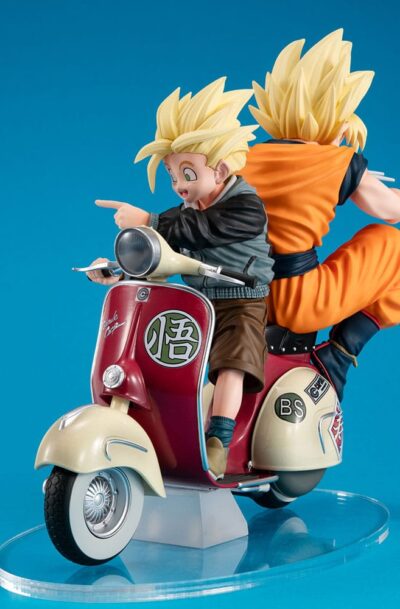 Megahouse: Dragonball Z 05 Desktop Real McCoy PVC Diorama Super Saiyan Son Goku & Super Saiyan Son Gohan & Motorbike 16 cm