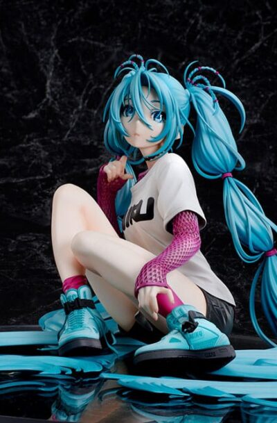 Stronger: Hatsune Miku Statue 1/4 Yoneyama Mai The Latest Street Style Cute Limited Edition 17 cm