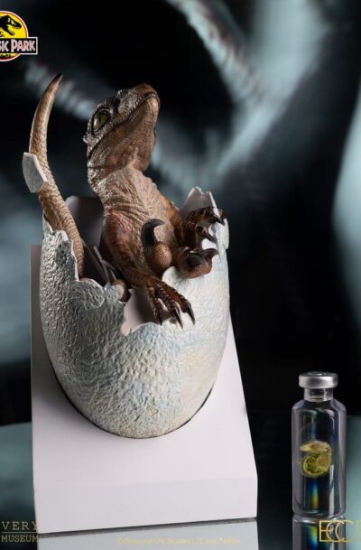 ECC: Jurassic Park III "Velociraptor Hatching Egg" Statue (Q4/2027)